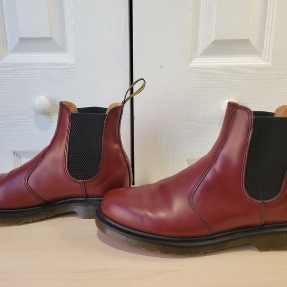 DR. MARTENS AirWair Cherry Red Chelsea 2976 Men's Ankle Boots sz 8 LIKE NEW Punk - Picture 3 of 8